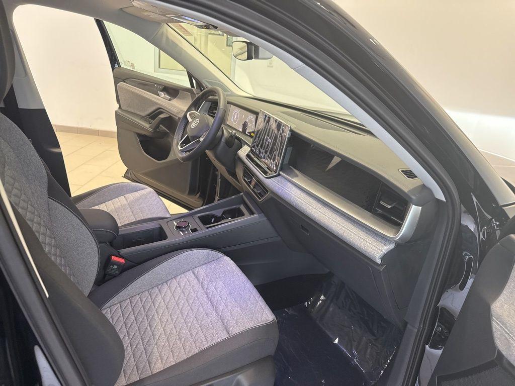 new 2025 Volkswagen Tiguan car, priced at $33,082