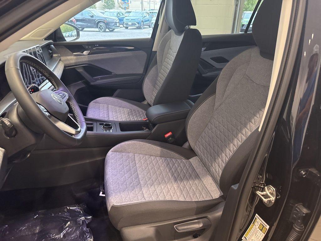 new 2025 Volkswagen Tiguan car, priced at $33,082