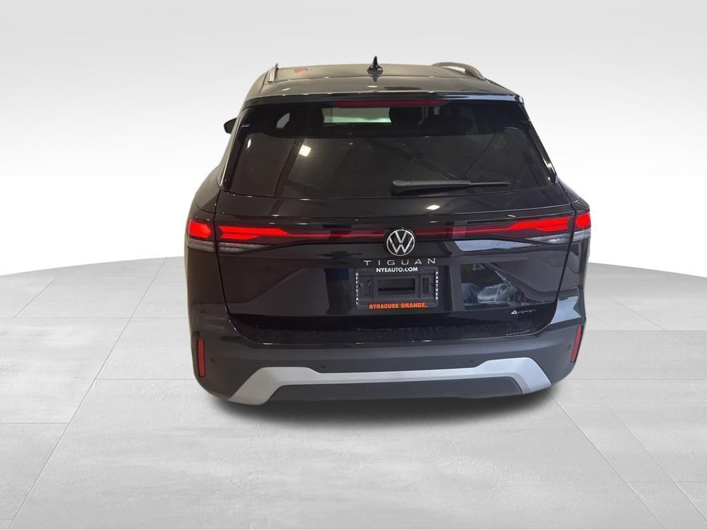 new 2025 Volkswagen Tiguan car, priced at $33,082