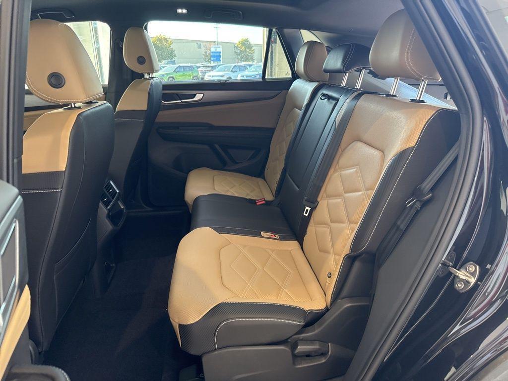 new 2026 Volkswagen Atlas Cross Sport car, priced at $48,526