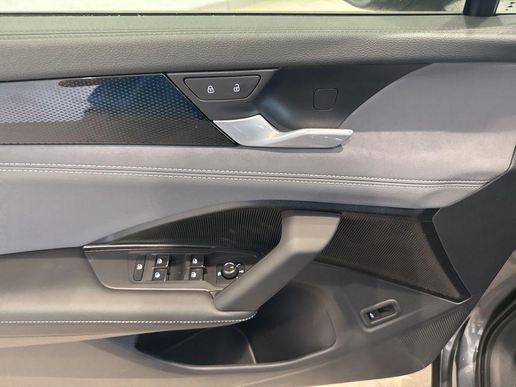 new 2025 Volkswagen Tiguan car, priced at $35,871