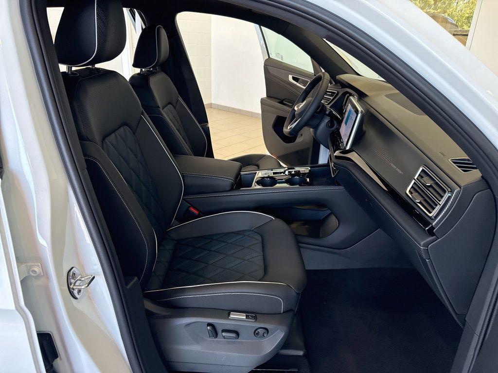new 2026 Volkswagen Atlas Cross Sport car, priced at $56,186