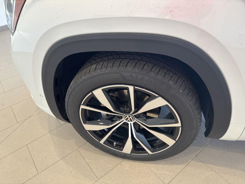 new 2026 Volkswagen Atlas Cross Sport car, priced at $56,186