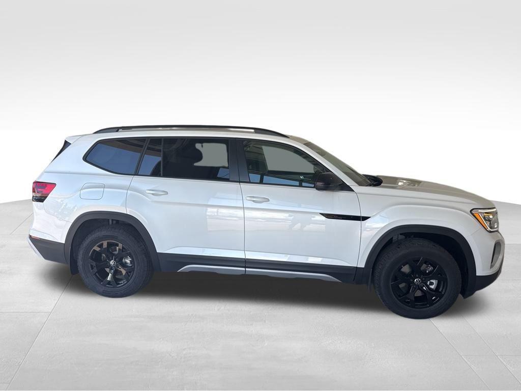 new 2026 Volkswagen Atlas car, priced at $51,652