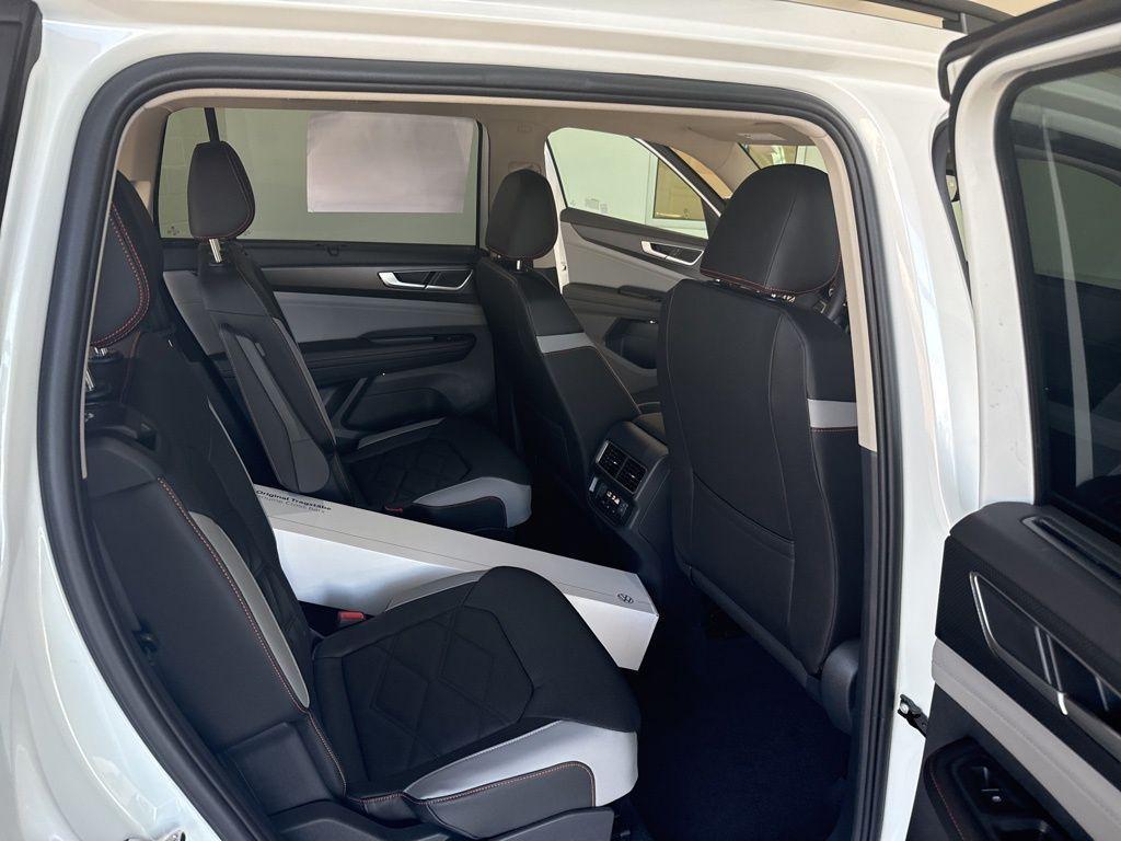 new 2026 Volkswagen Atlas car, priced at $51,652