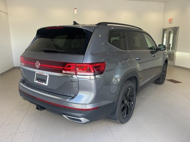 new 2024 Volkswagen Atlas car, priced at $42,017