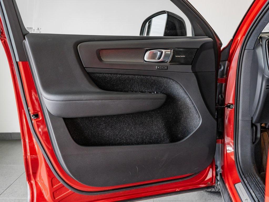 used 2020 Volvo XC40 car, priced at $25,000