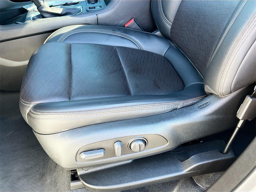 used 2023 Chevrolet Traverse car, priced at $31,600