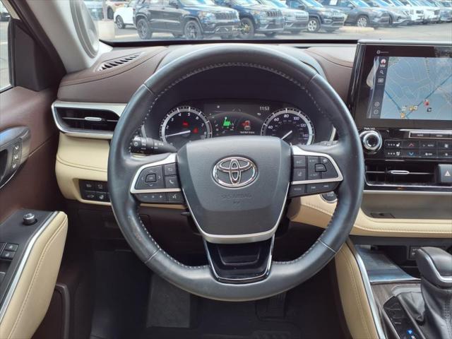 used 2022 Toyota Highlander car, priced at $37,400