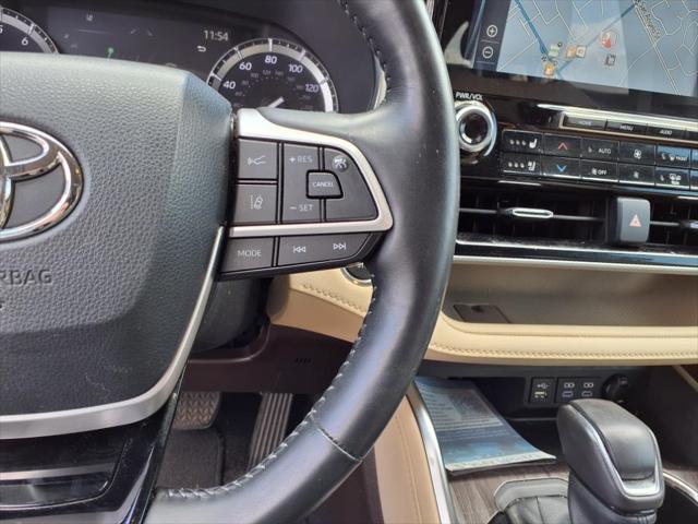 used 2022 Toyota Highlander car, priced at $37,400