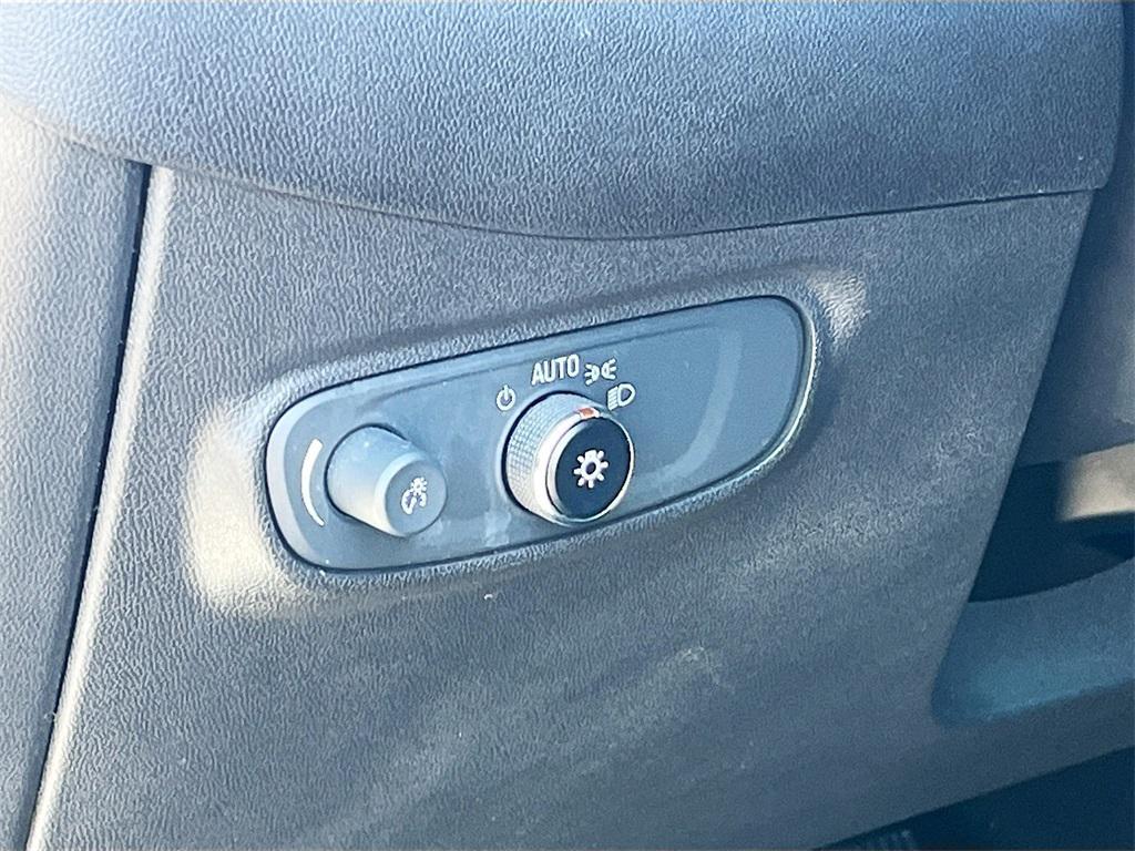 used 2023 Chevrolet Equinox car, priced at $20,000