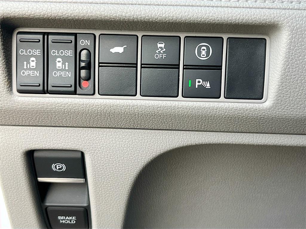 used 2024 Honda Odyssey car, priced at $34,000