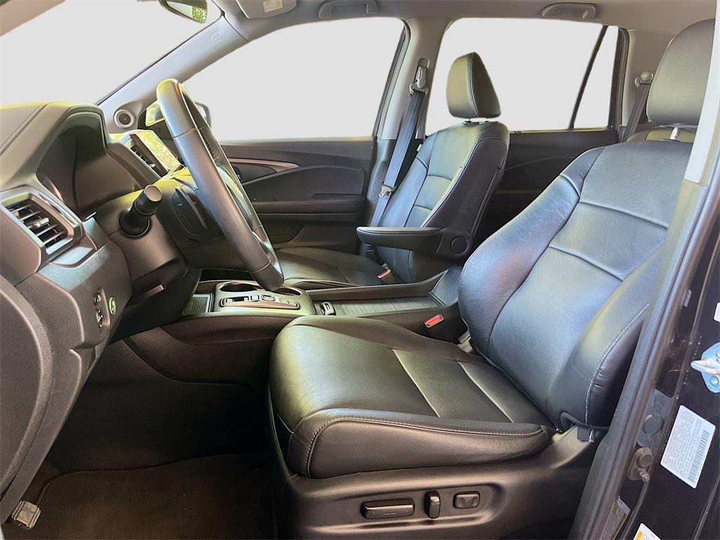 used 2022 Honda Pilot car, priced at $25,400