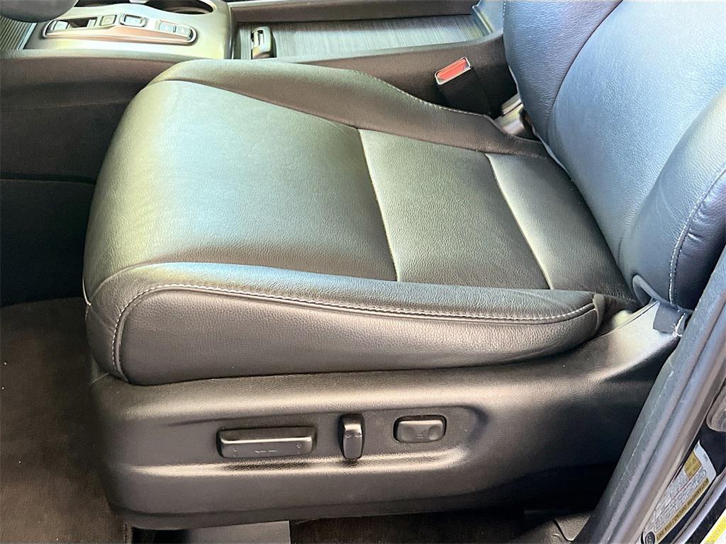 used 2022 Honda Pilot car, priced at $25,400