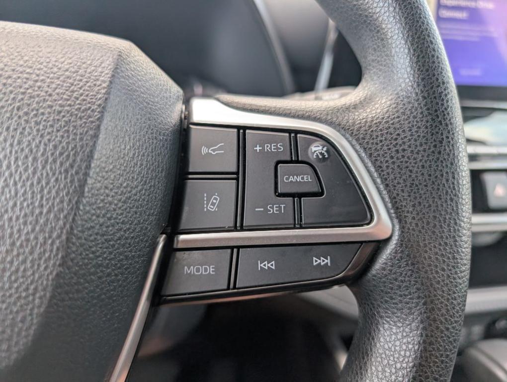 used 2023 Toyota Highlander car, priced at $29,624