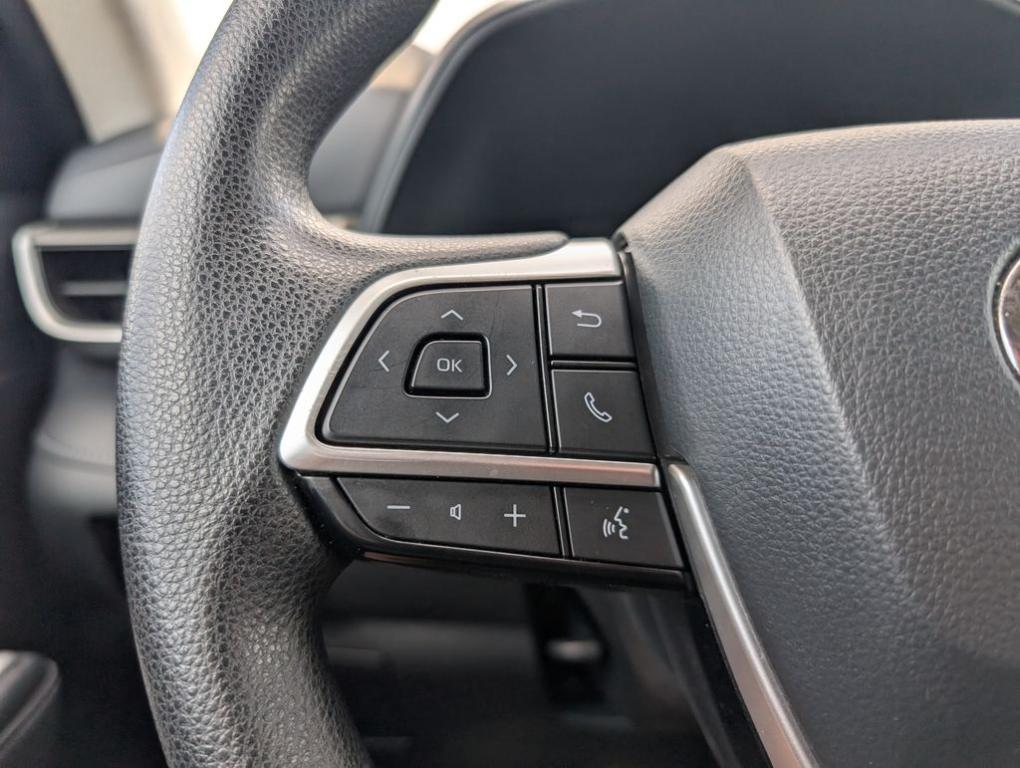 used 2023 Toyota Highlander car, priced at $29,624