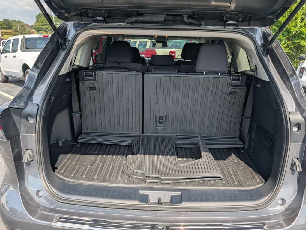 used 2023 Toyota Highlander car, priced at $29,624