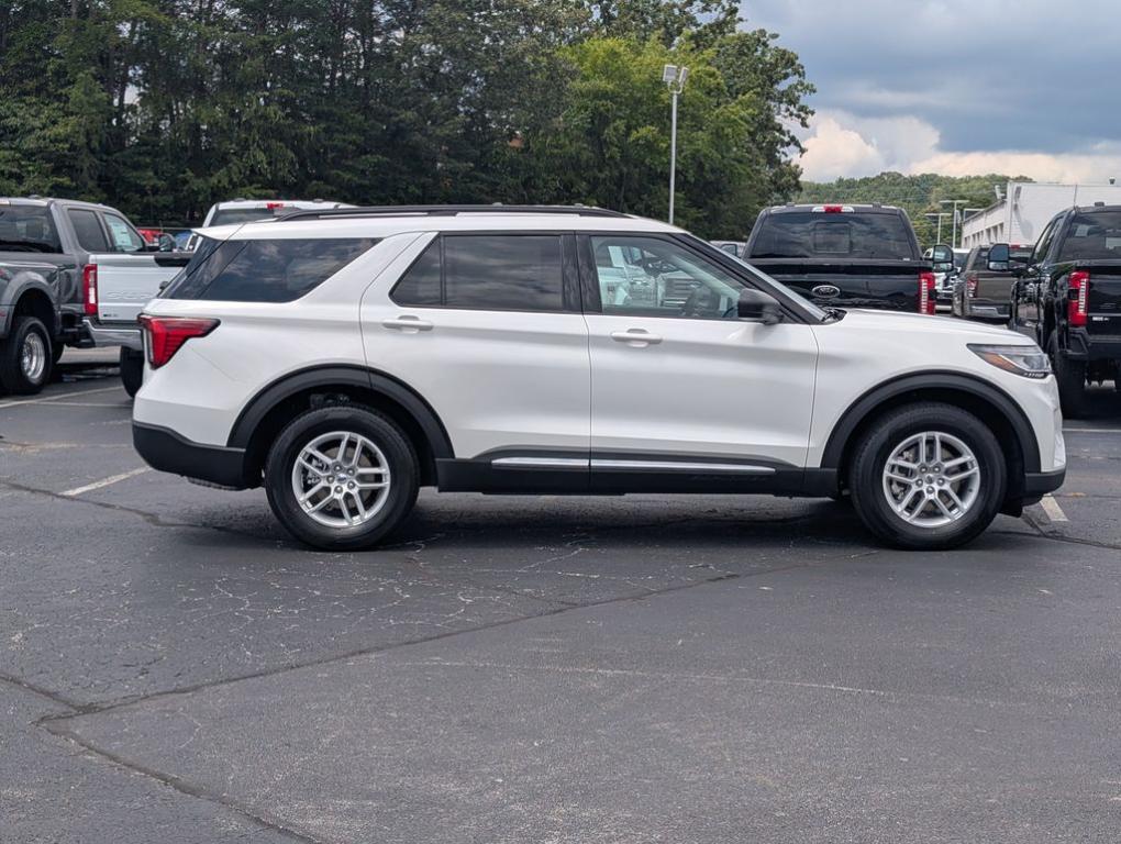 new 2025 Ford Explorer car, priced at $39,460