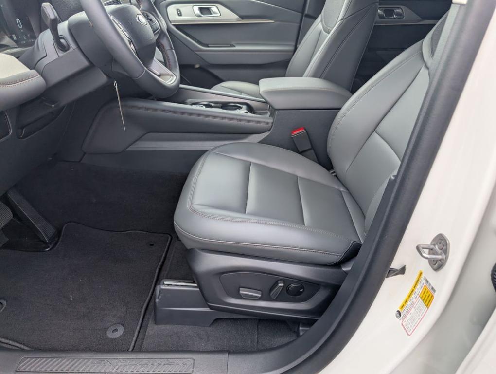 new 2025 Ford Explorer car, priced at $39,460
