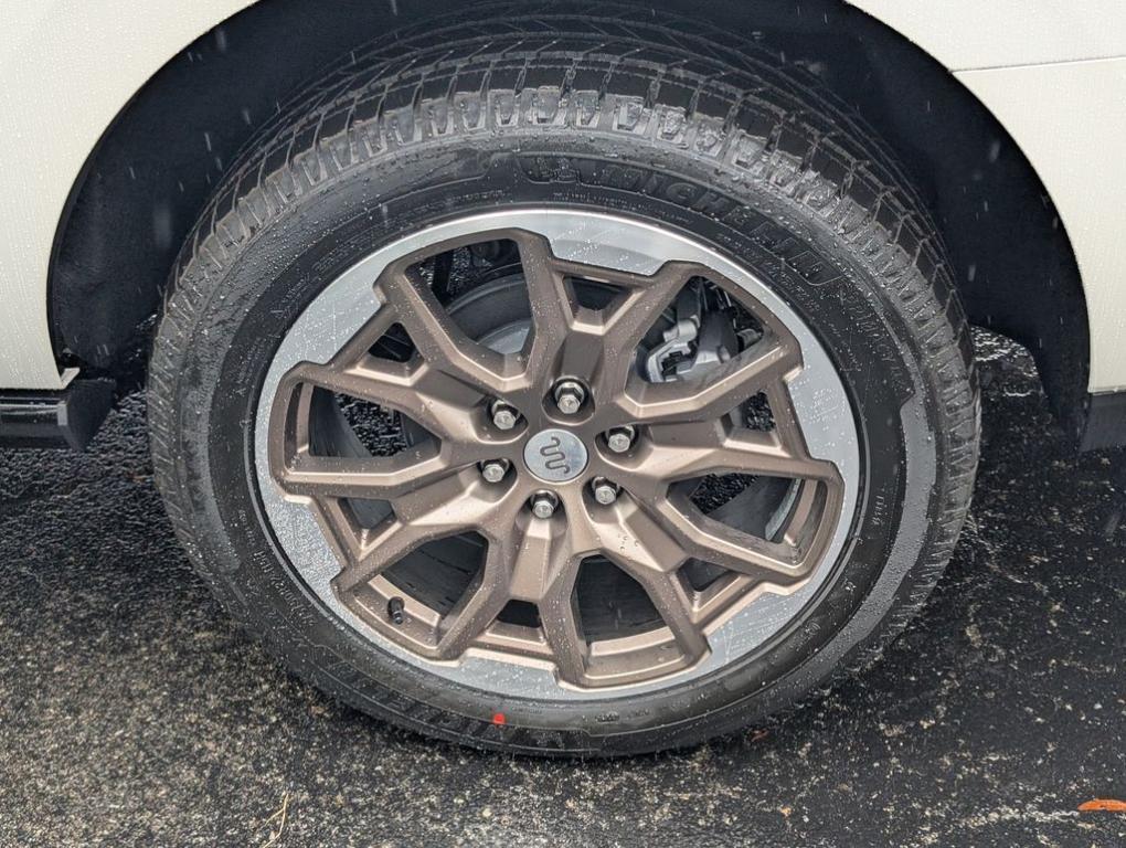 new 2025 Ford Expedition car, priced at $87,090