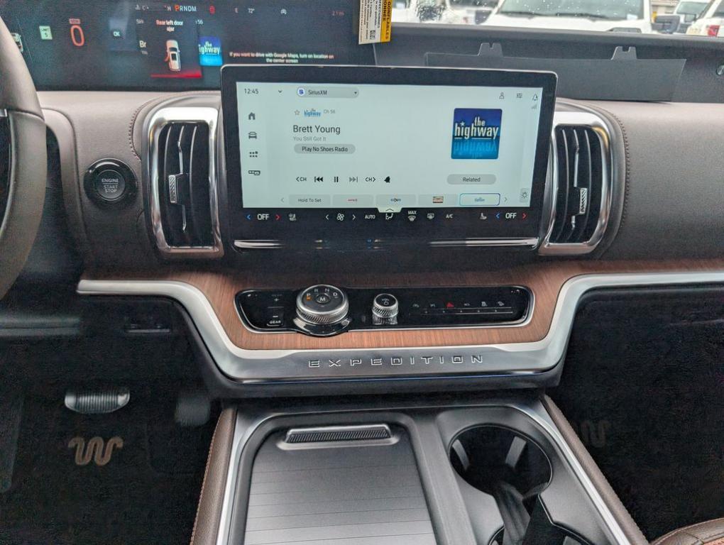 new 2025 Ford Expedition car, priced at $87,090