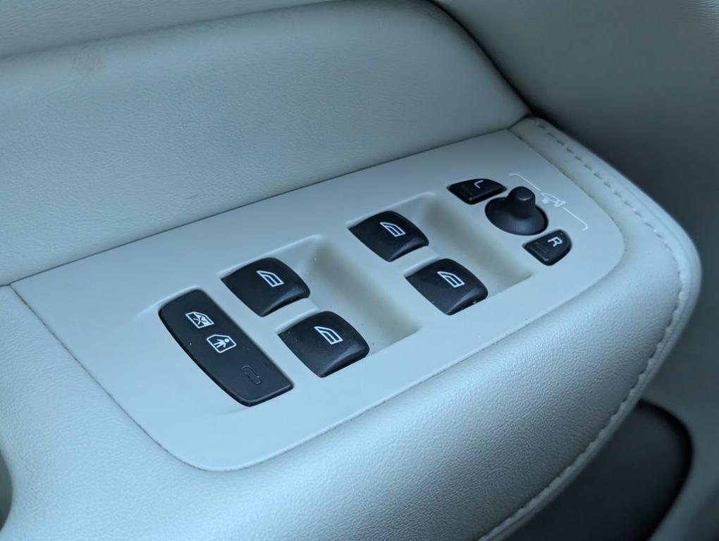 used 2023 Volvo XC60 car, priced at $27,980