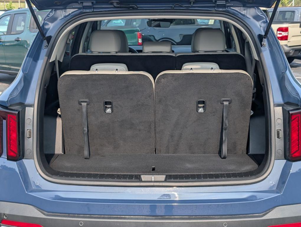 used 2025 Kia Sorento car, priced at $30,000
