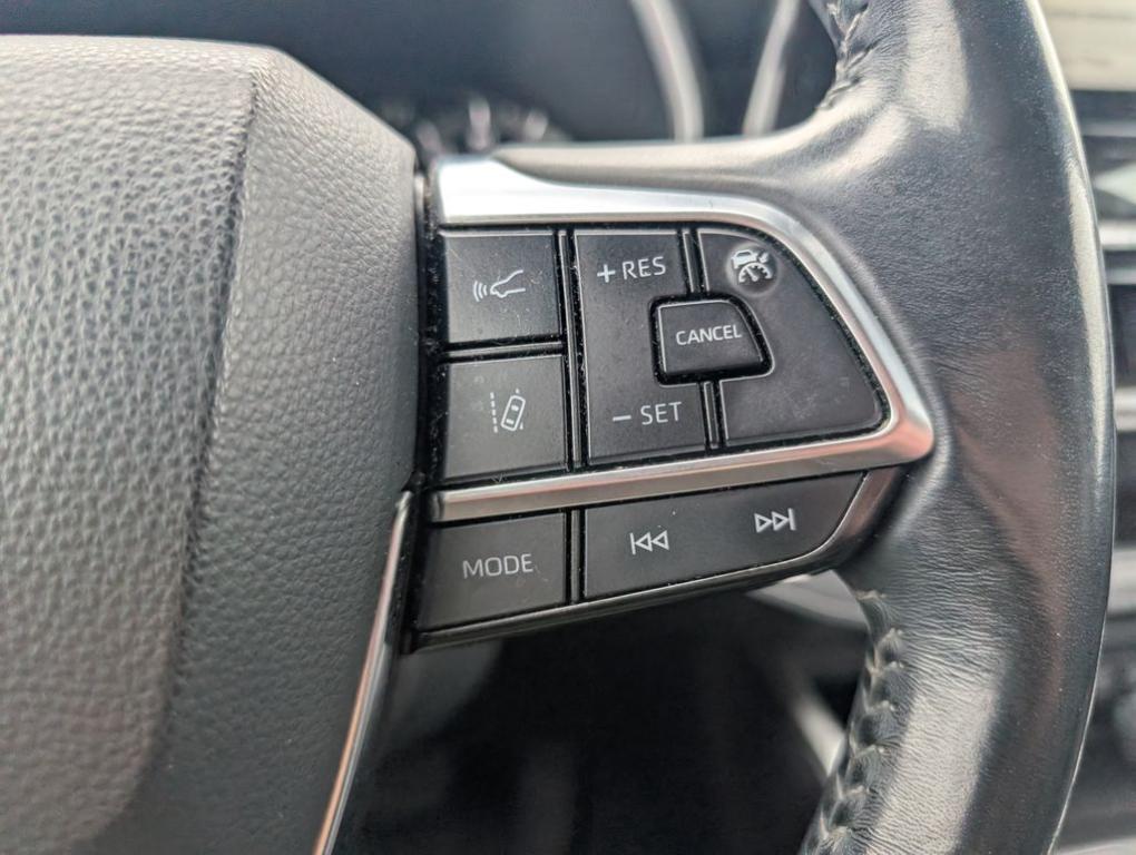 used 2021 Toyota Highlander car, priced at $29,499