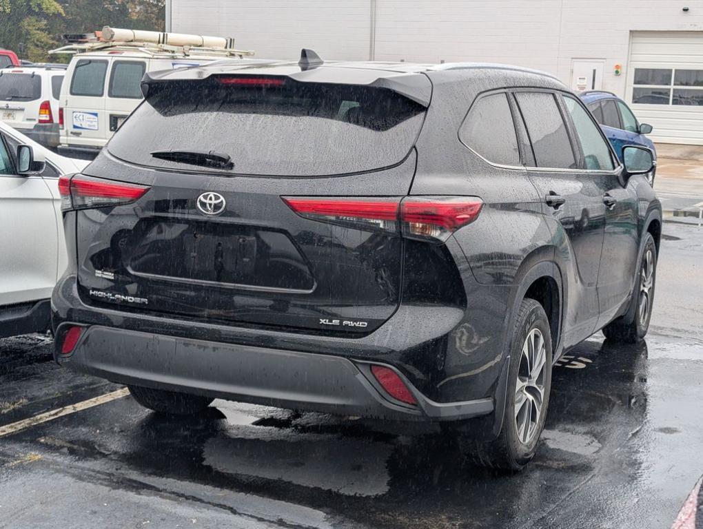 used 2021 Toyota Highlander car, priced at $29,499