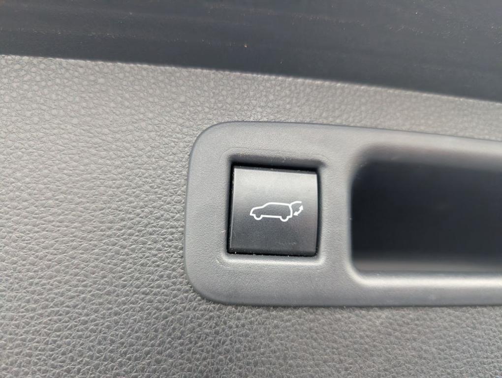 used 2021 Toyota Highlander car, priced at $29,499