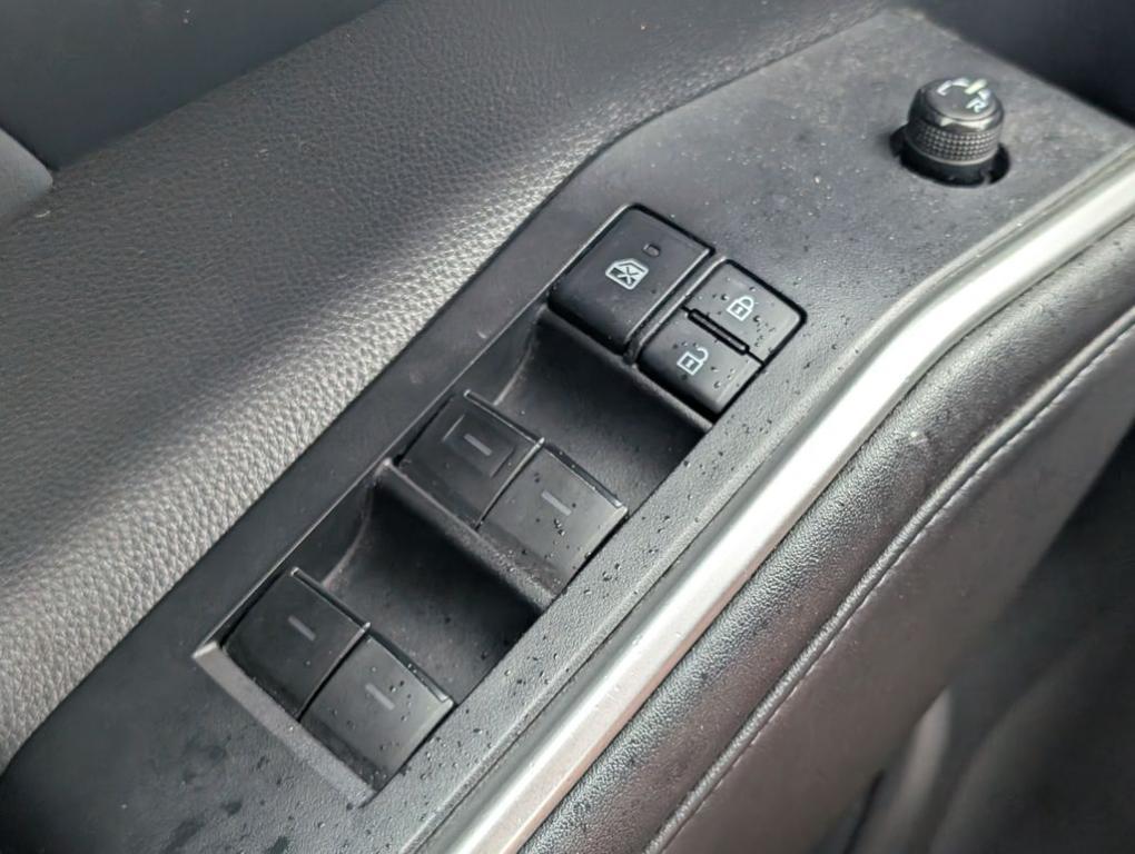 used 2021 Toyota Highlander car, priced at $29,499