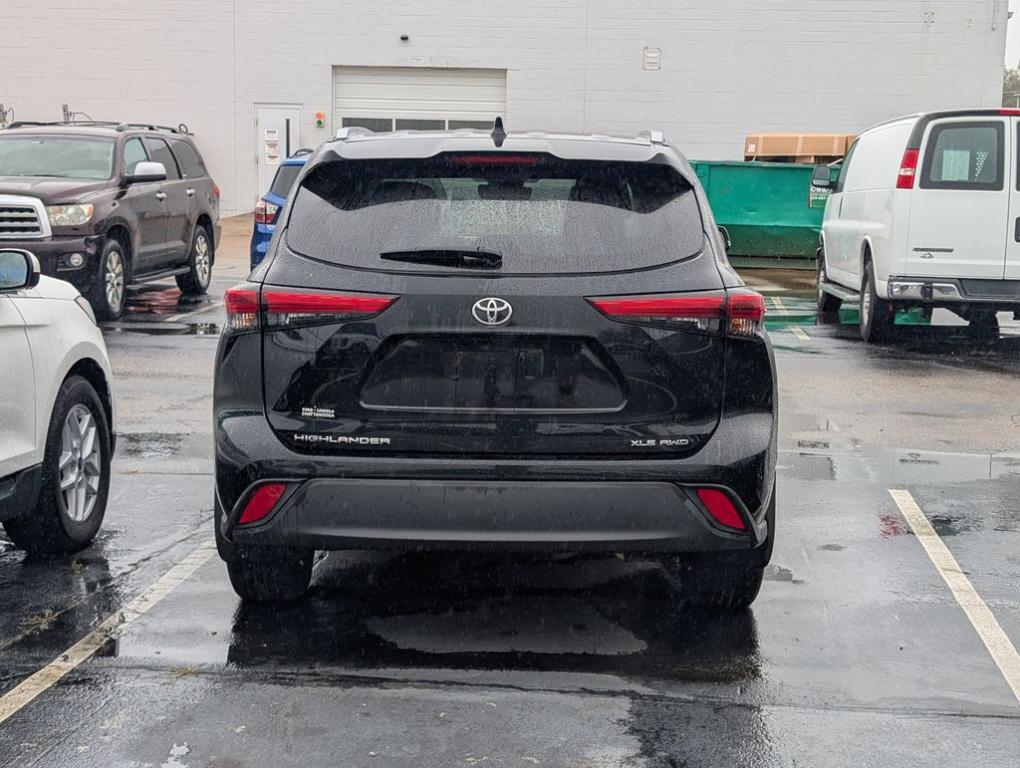 used 2021 Toyota Highlander car, priced at $29,499