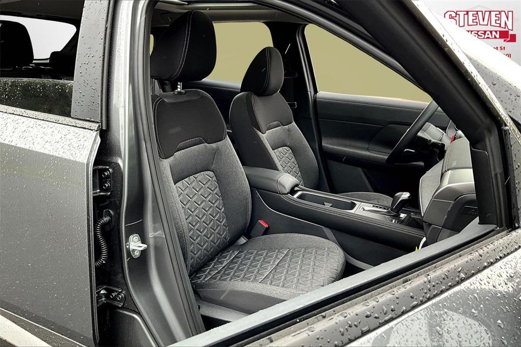 new 2025 Nissan Kicks car, priced at $28,305