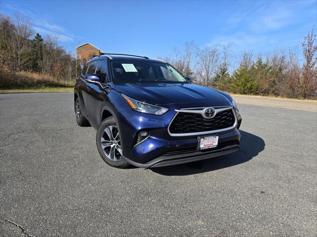 used 2022 Toyota Highlander car, priced at $31,532