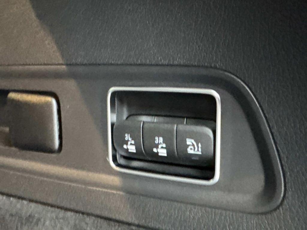 new 2025 Mercedes-Benz GLS 450 car, priced at $98,100