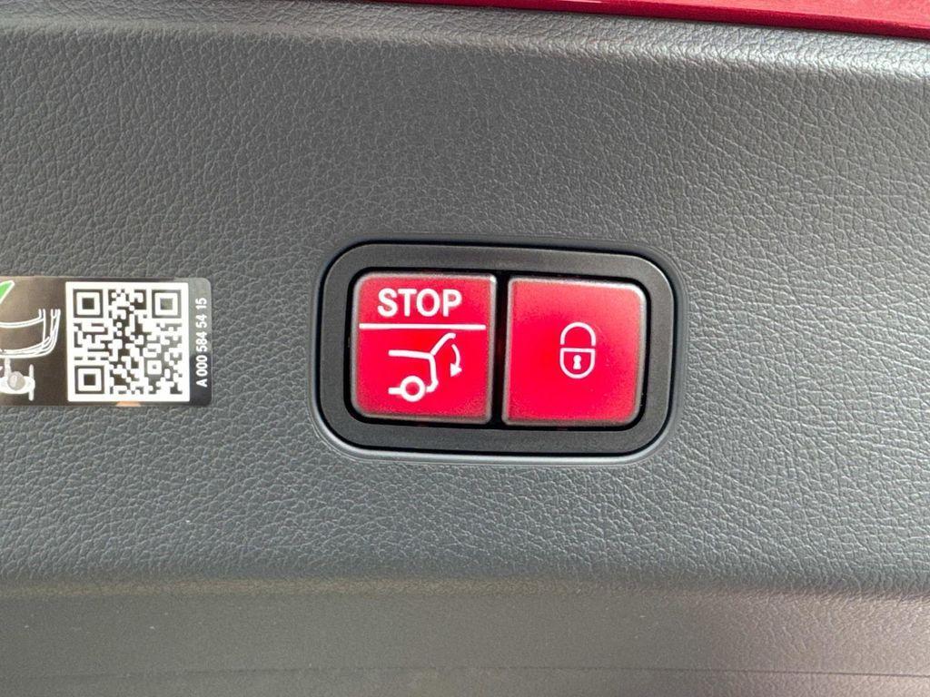 new 2025 Mercedes-Benz GLC 300 car