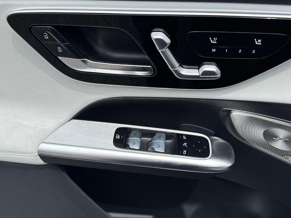 new 2025 Mercedes-Benz GLC 300 car