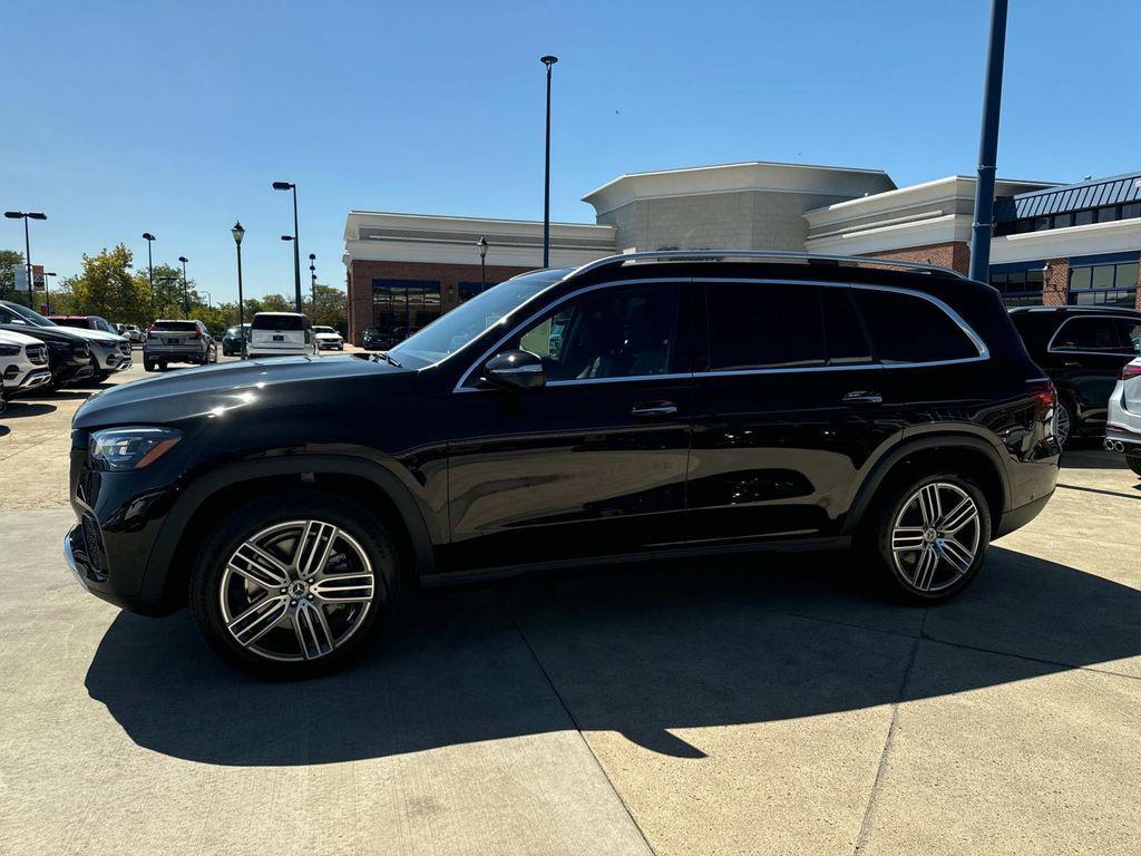 new 2025 Mercedes-Benz GLS 450 car