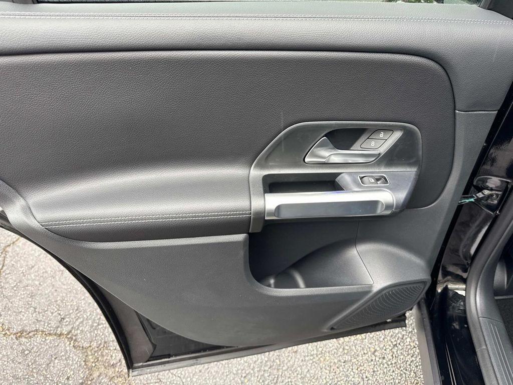 new 2025 Mercedes-Benz GLB 250 car, priced at $49,595