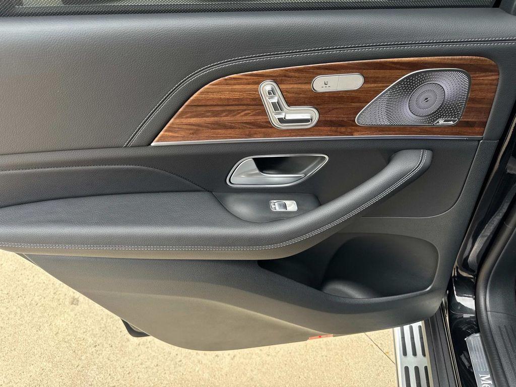 new 2025 Mercedes-Benz GLS 450 car