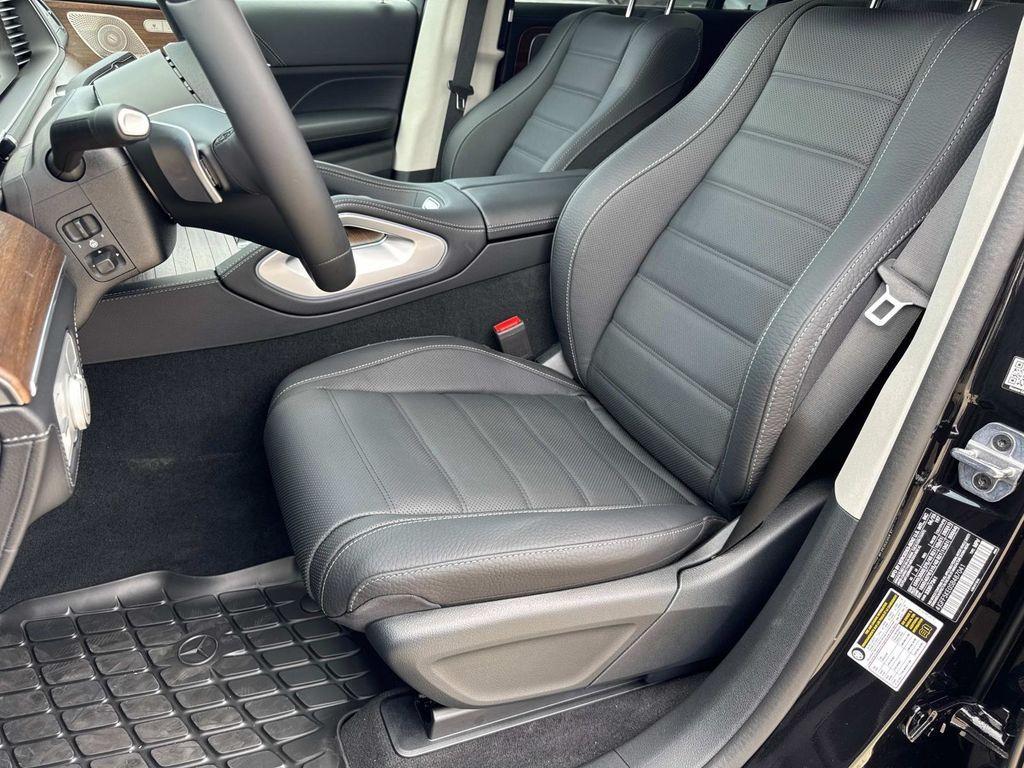 new 2025 Mercedes-Benz GLS 450 car