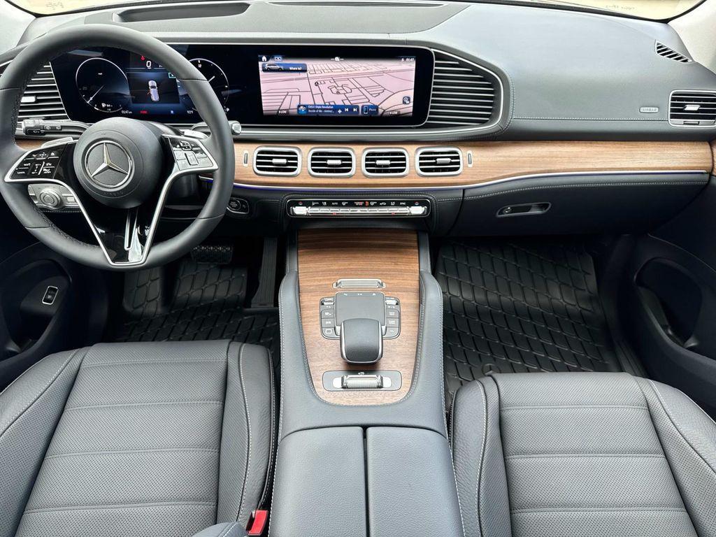 new 2025 Mercedes-Benz GLS 450 car