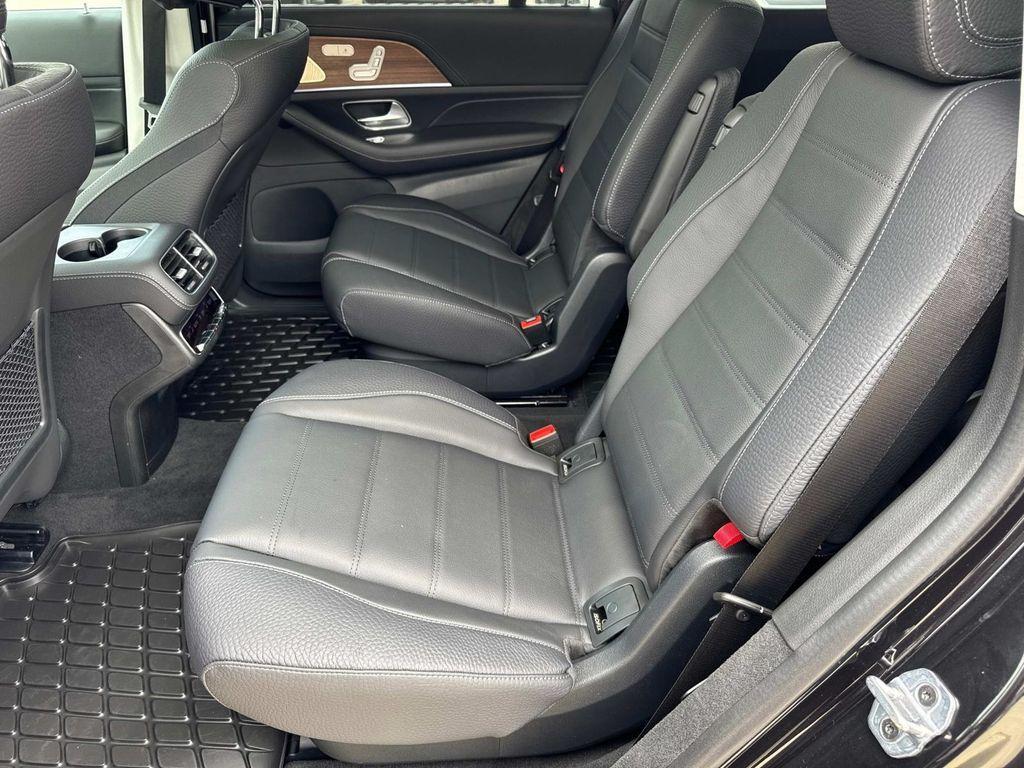 new 2025 Mercedes-Benz GLS 450 car