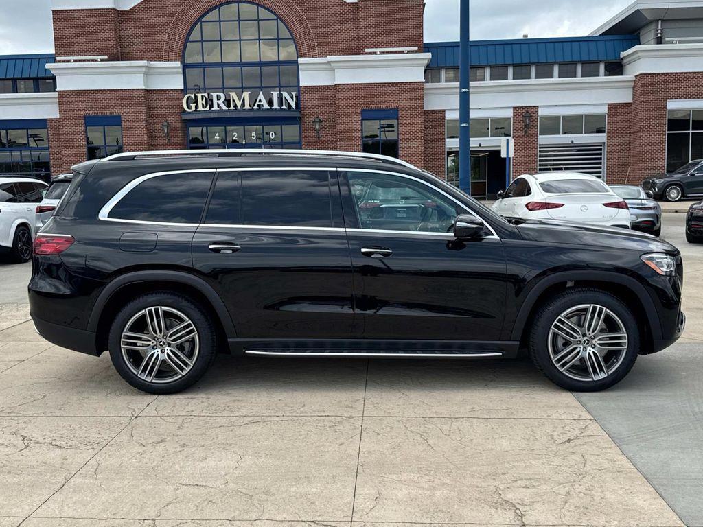 new 2025 Mercedes-Benz GLS 450 car