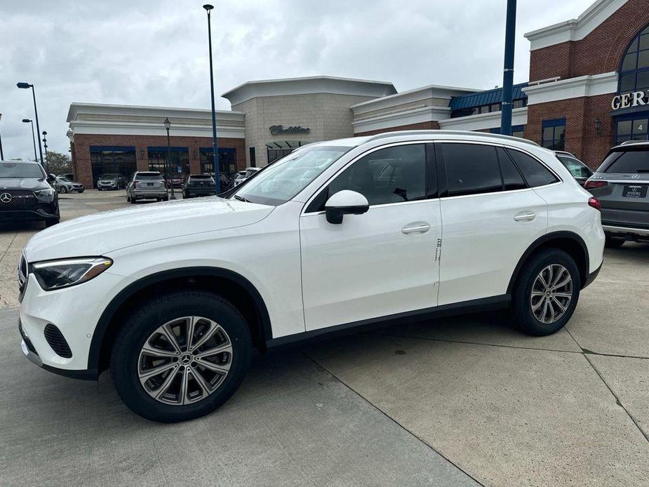 new 2024 Mercedes-Benz GLC 300 car