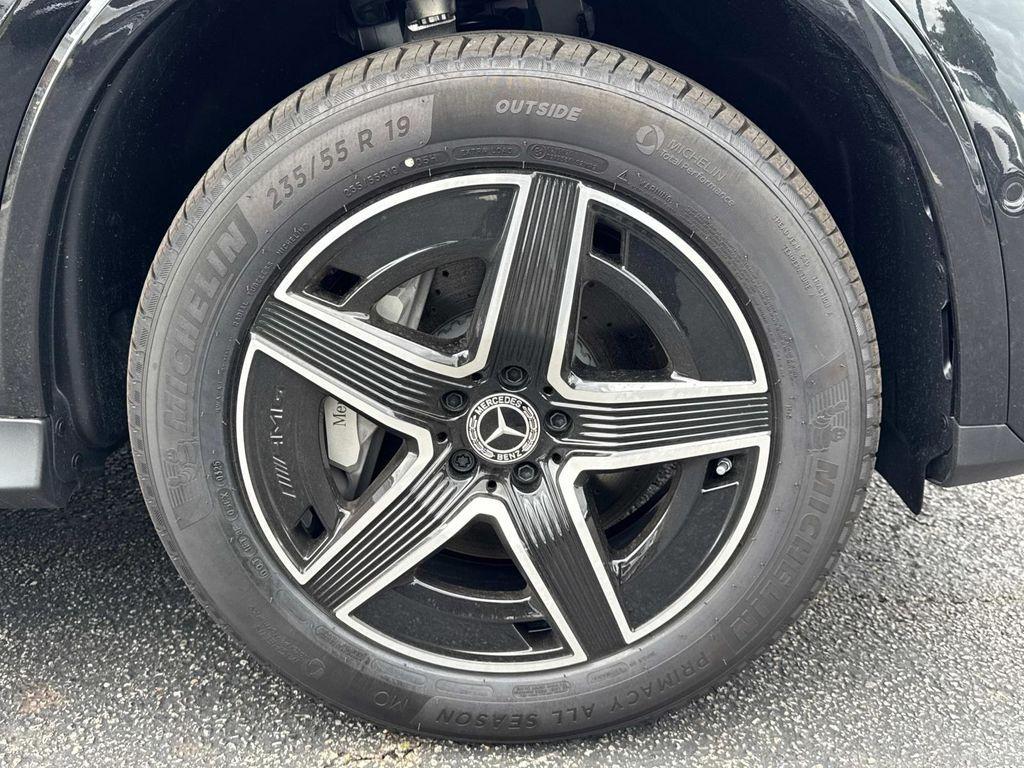 new 2025 Mercedes-Benz GLC 300 car