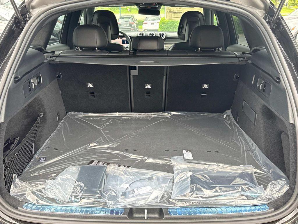 new 2025 Mercedes-Benz GLC 300 car