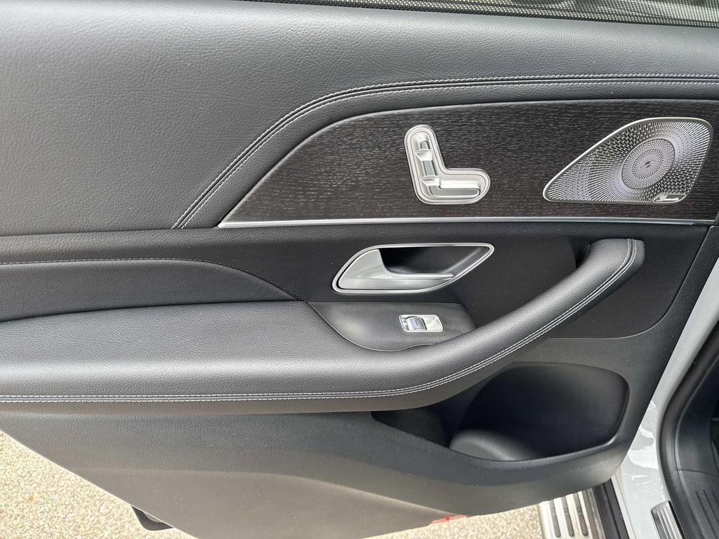 new 2025 Mercedes-Benz GLS 450 car