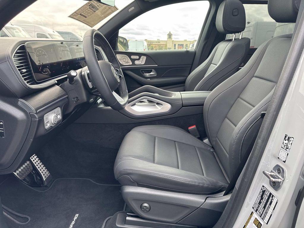new 2025 Mercedes-Benz GLS 450 car