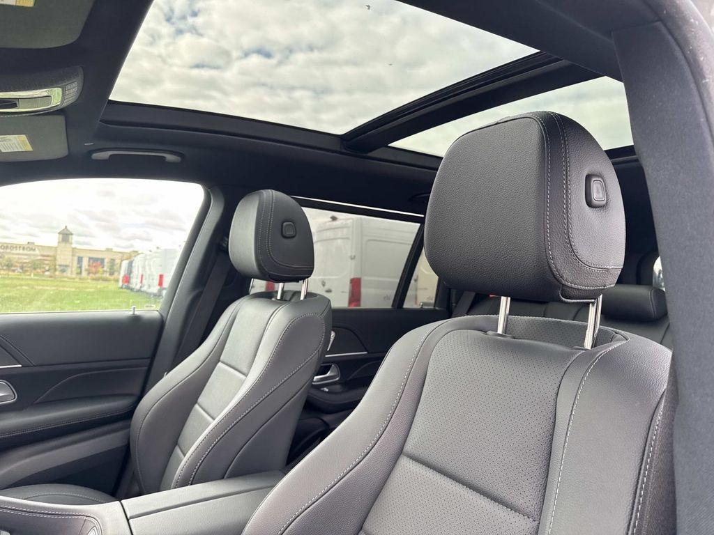 new 2025 Mercedes-Benz GLS 450 car